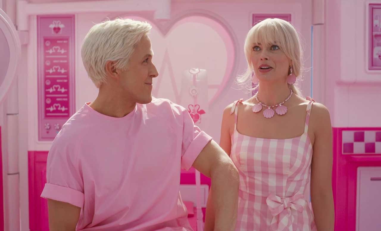 Ryan Gosling como Ken y Margot Robbie como Barbie en Barbie (2023)