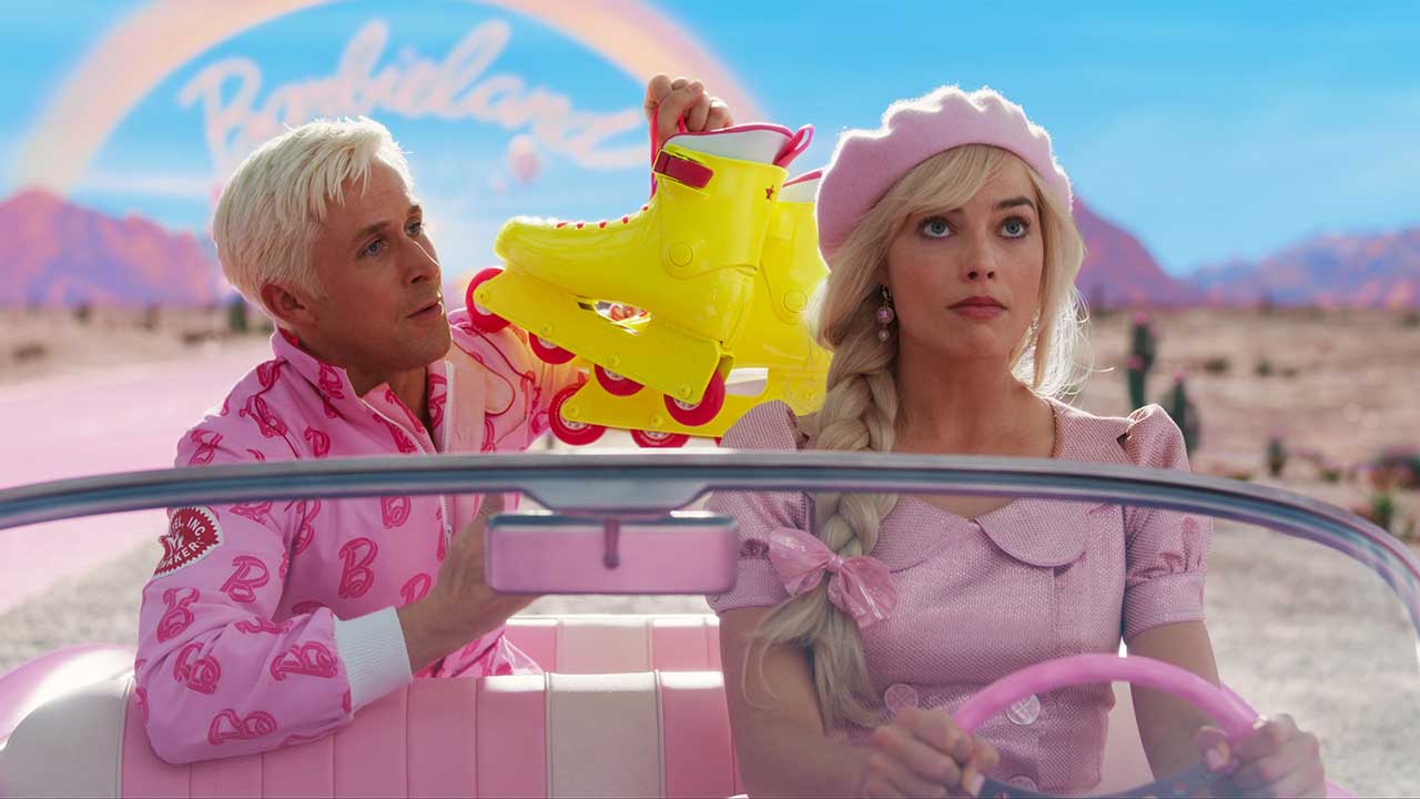 Ryan Gosling como Ken y Margot Robbie como Barbie en Barbie (2023)