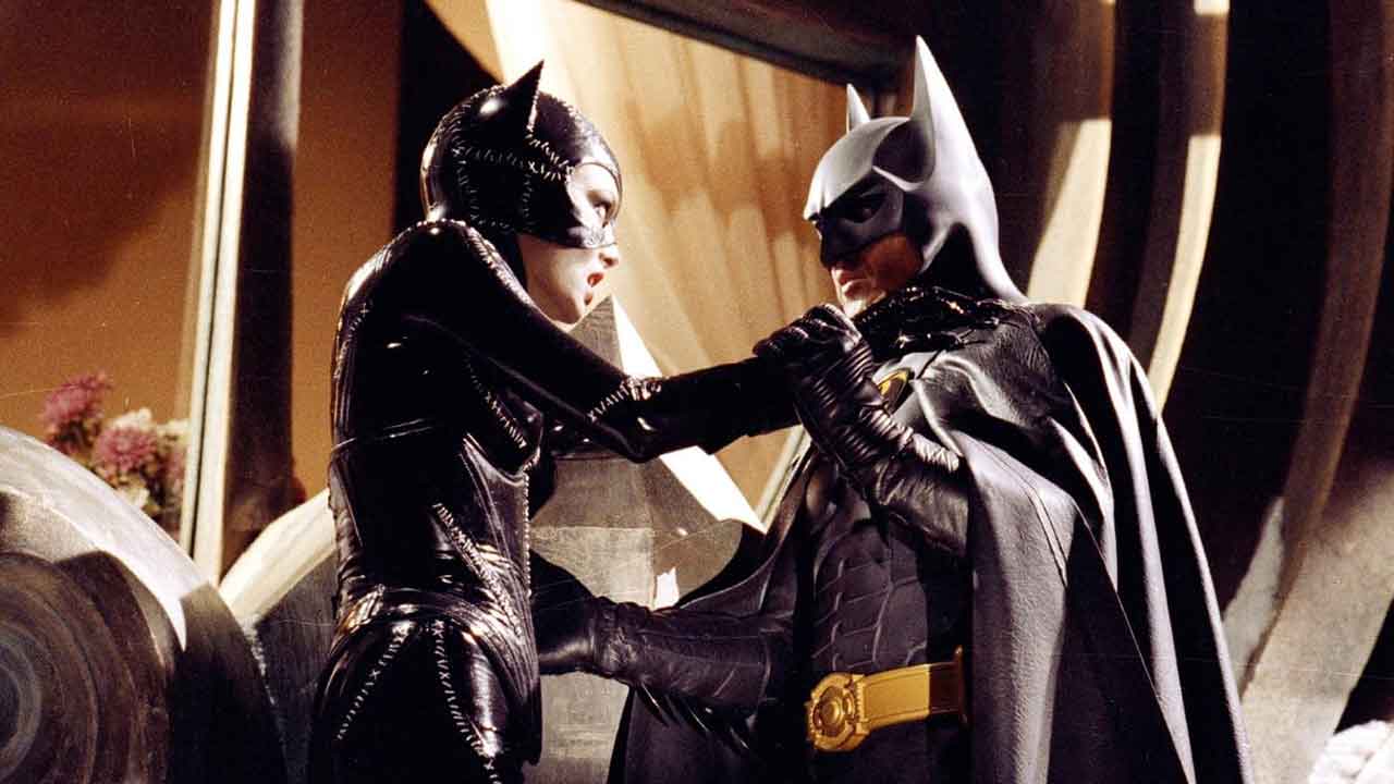 Michelle Pfeiffer como Catwoman y Michael Keaton como Batman en Batman vuelve (1992)